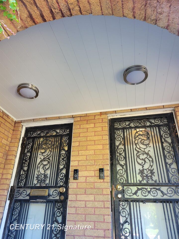 Property Photo:  2913 Martin Luther King Avenue  MI 48505 