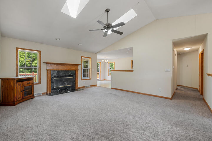 Property Photo: 535 Island View Cir WI 53034