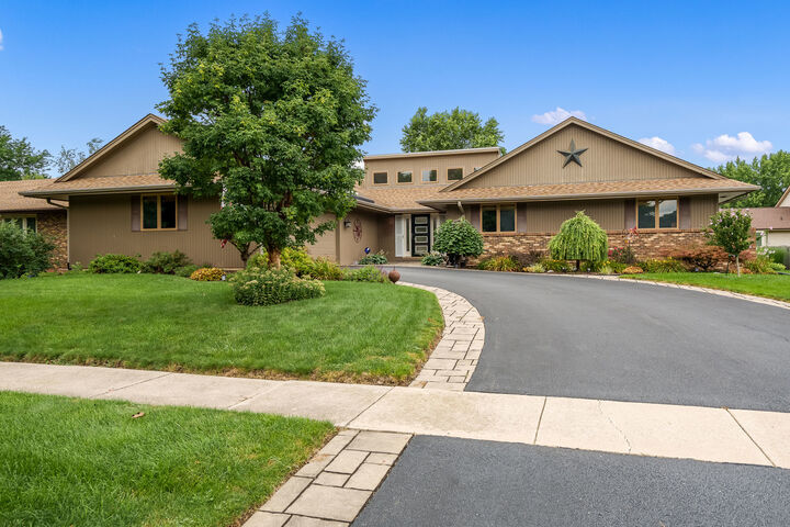 Property Photo: 6834 Clovernook Road IL 61107