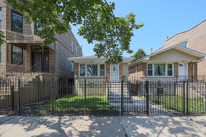 Property Photo: 1712 N Springfield Avenue IL 60647