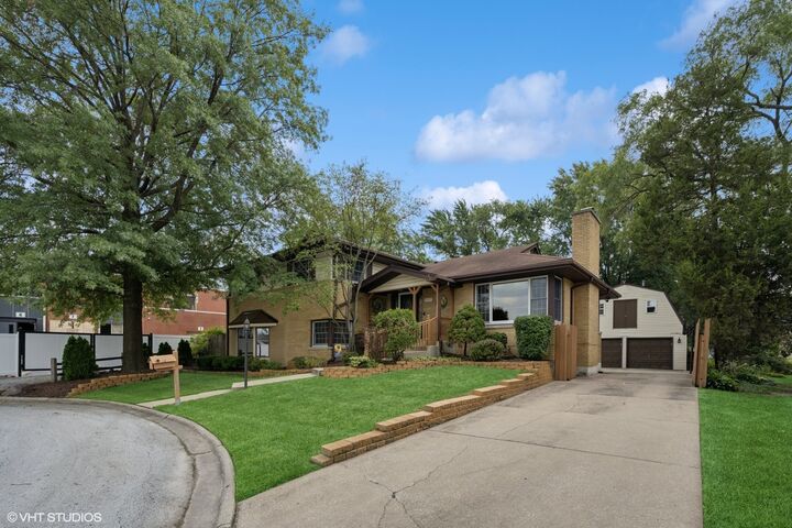 Property Photo:  6455 W 88th Place  IL 60453 