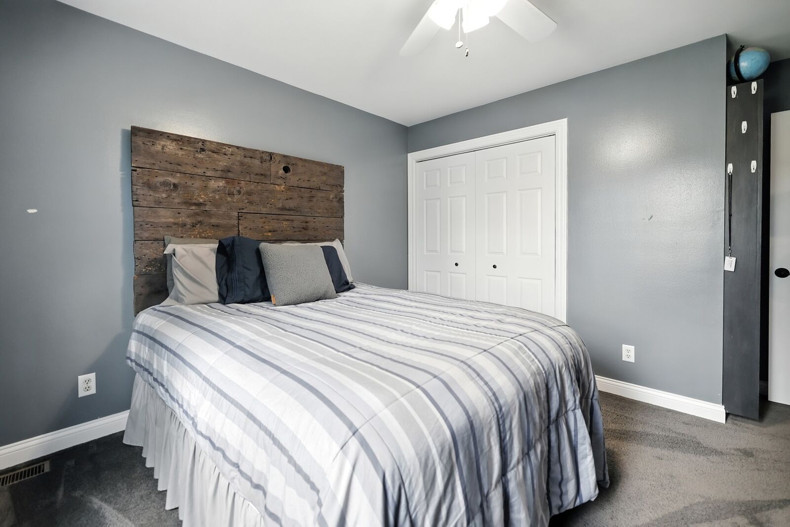 Property Photo:  876 Shepherd Lane  IL 60119 