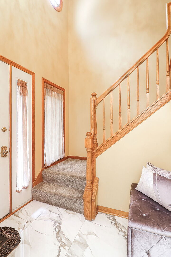 Property Photo:  2096 Hallmark Court  IL 60187 
