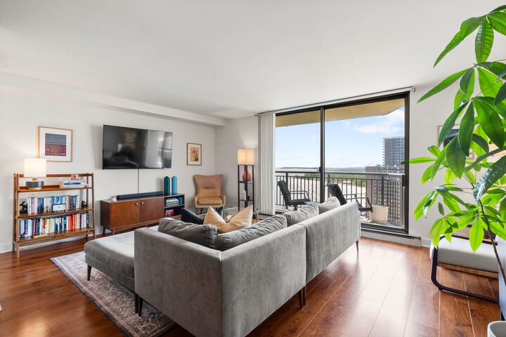 Property Photo:  6007 N Sheridan Road 15G  IL 60660 