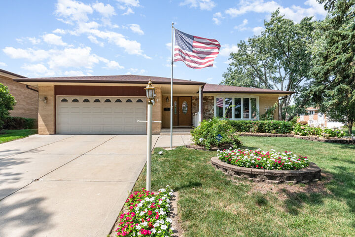 15200 Pine Drive  Oak Forest IL 60452 photo