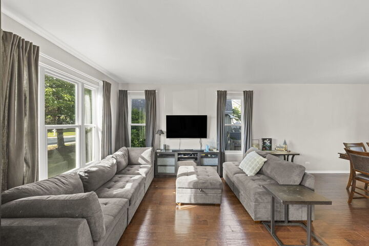 Property Photo: 2031 Edinburgh Lane IL 60504