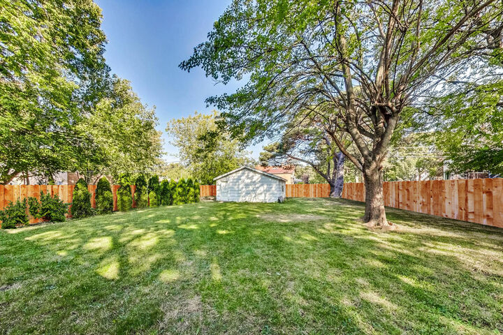 Property Photo:  2101 Emerson Street  IL 60201 