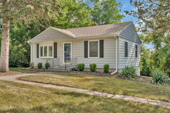 Property Photo: 1107 S Hough Street S IL 60010
