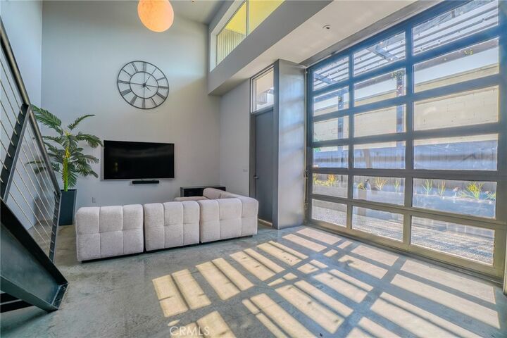 Property Photo:  1011 N Orange Grove Avenue 5  CA 90046