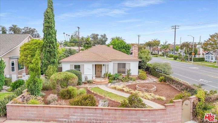 Property Photo: 949 10th Street CA 92648