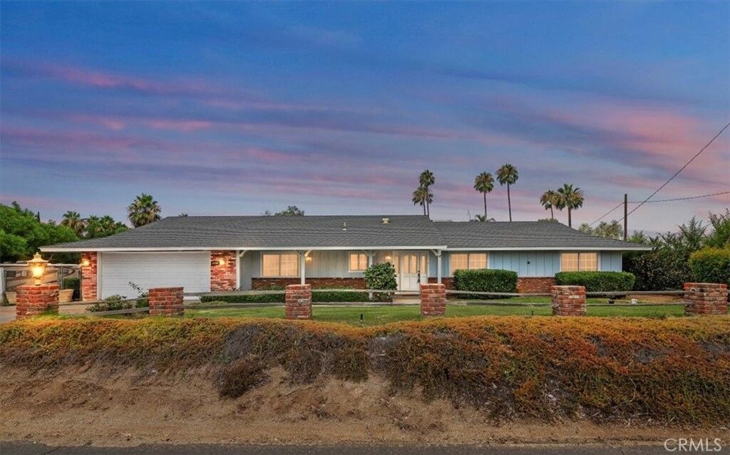 Property Photo: 15833 Ridgeway Avenue CA 92508