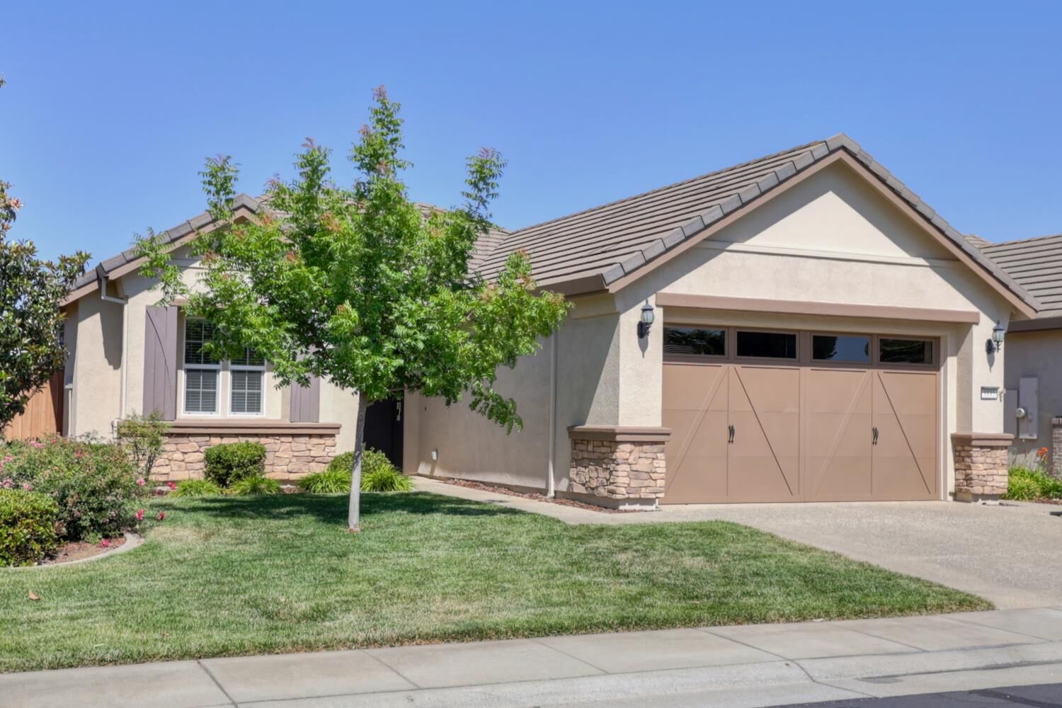 Property Photo: 9895 Sheffield Way CA 95757