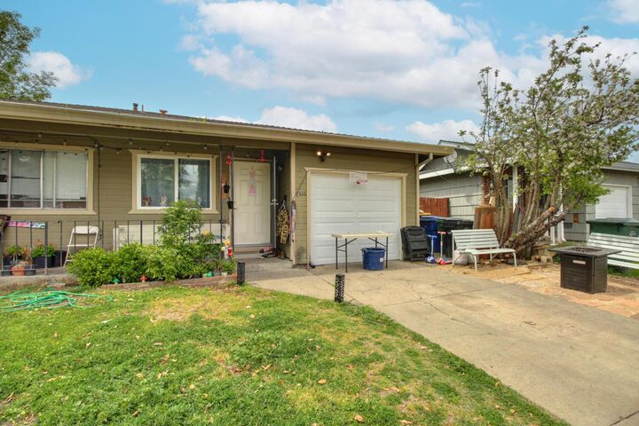Property Photo: 7316 Arleta Court CA 95823