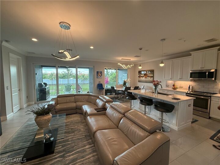 Property Photo: 2543 Seychelles Drive 607 FL 34112