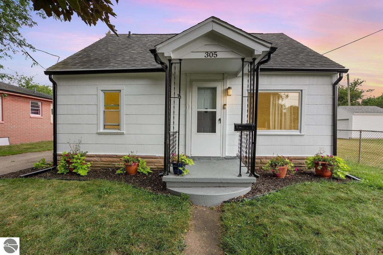 Property Photo:  305 Marston Street  MI 48706 