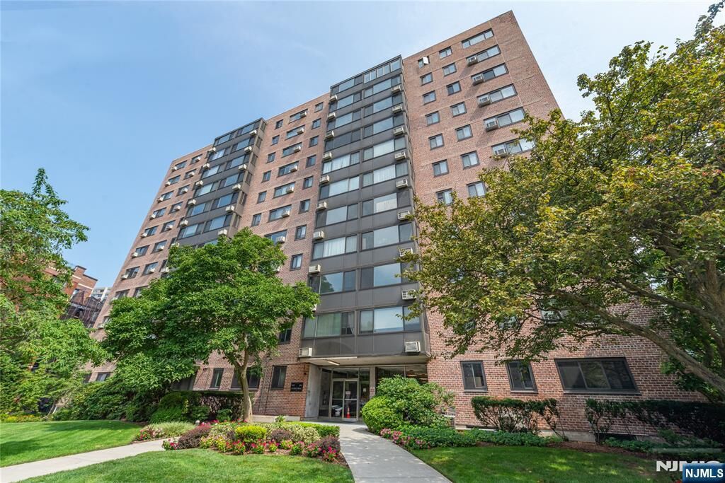 Property Photo:  90 Prospect Avenue 10A  NJ 07601 