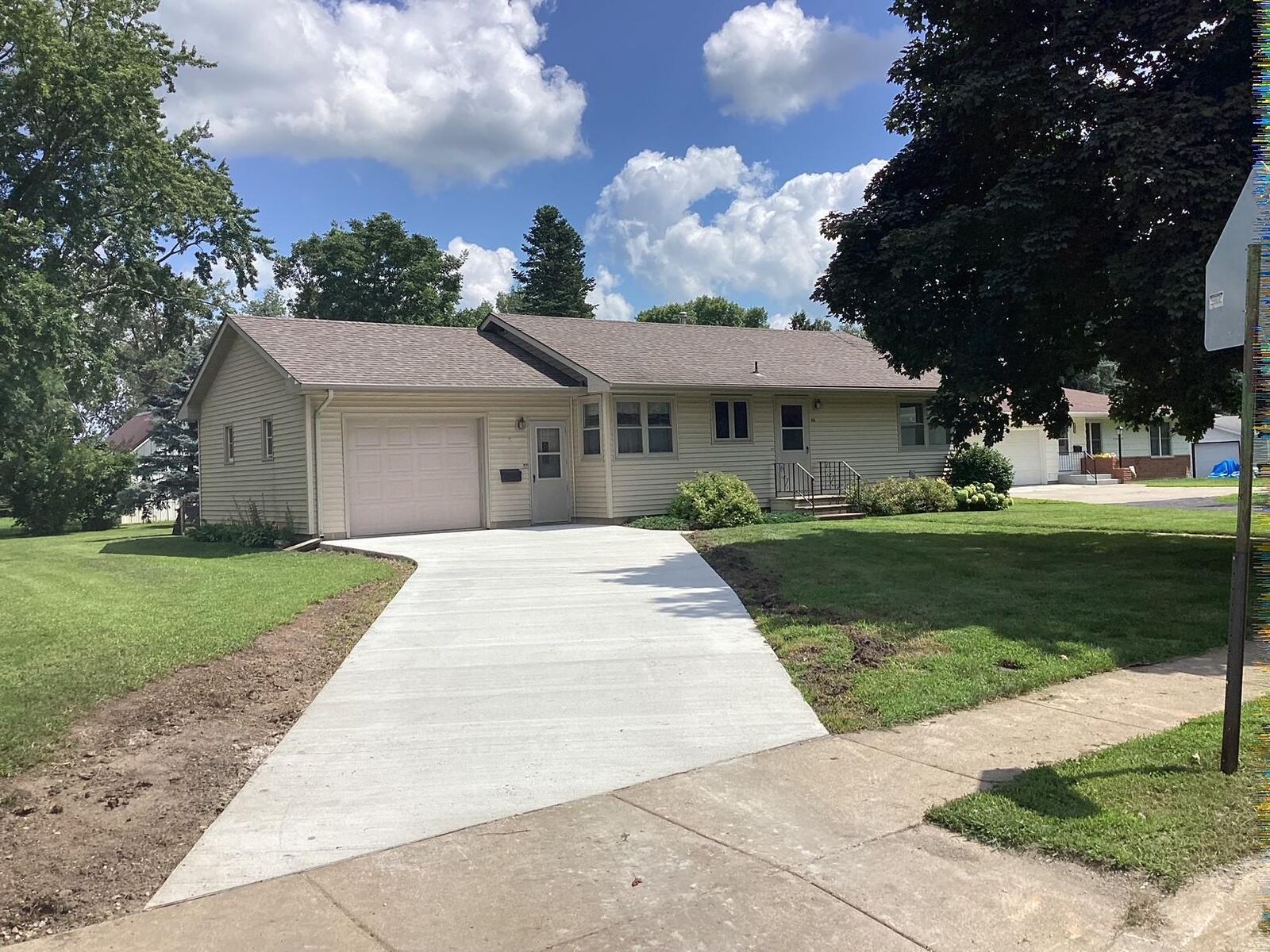 Property Photo:  411 Center Avenue S  MN 56036 