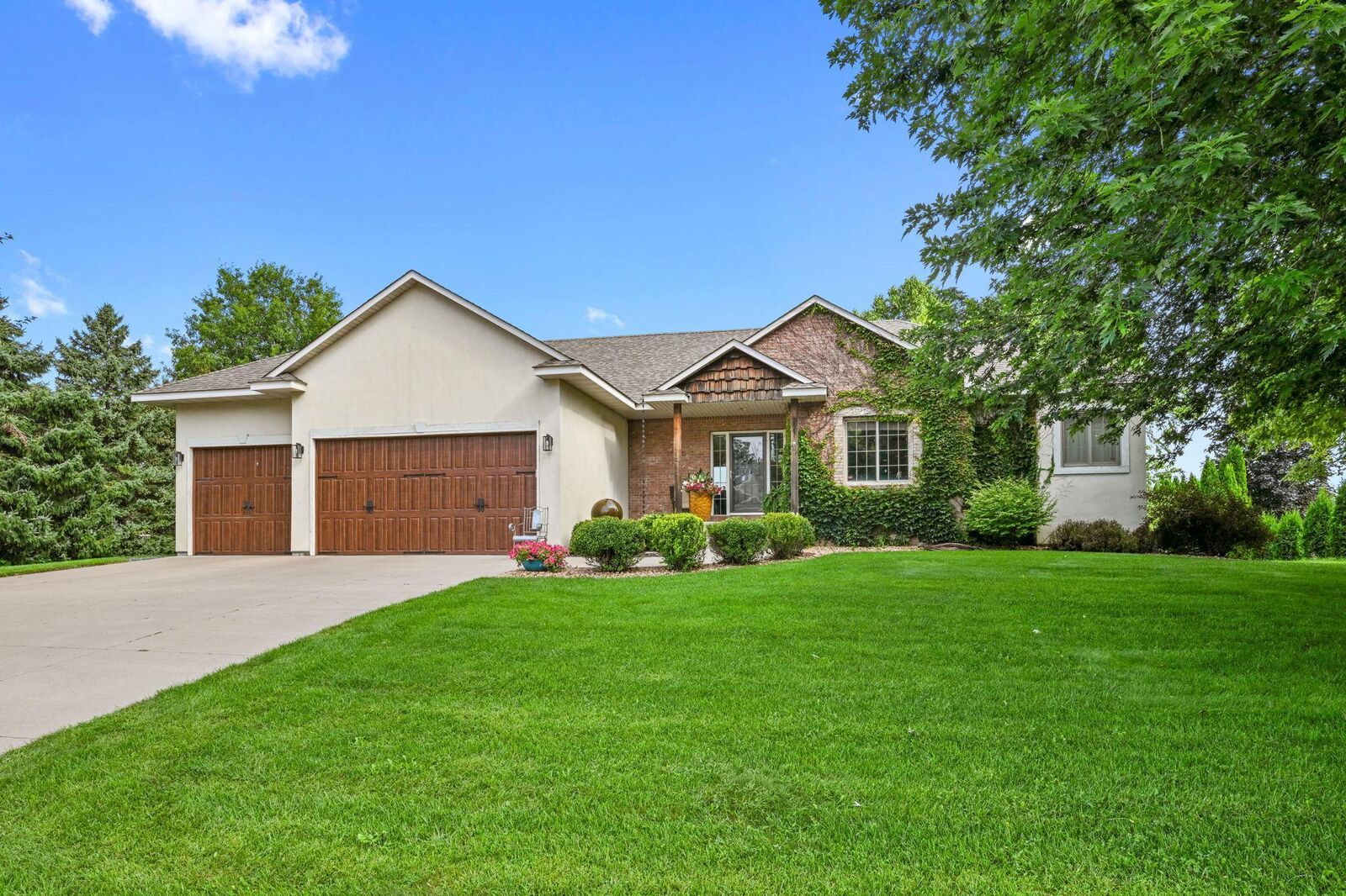 Property Photo: 227 Palomino Lane MN 55014