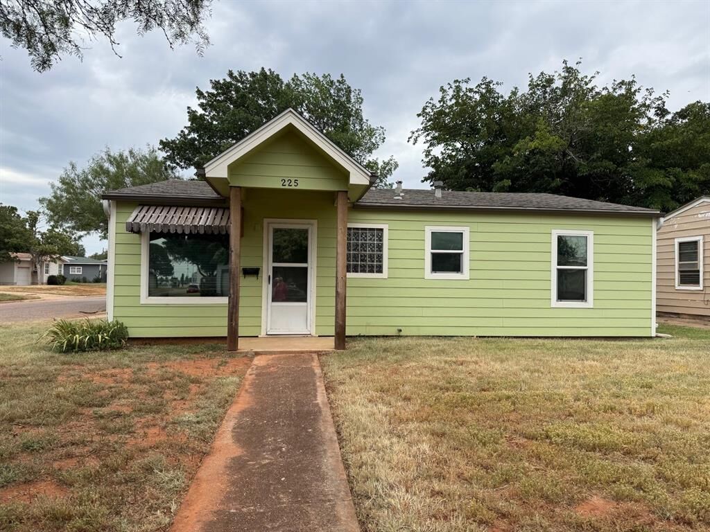 Property Photo: 225 Westridge Drive TX 79605