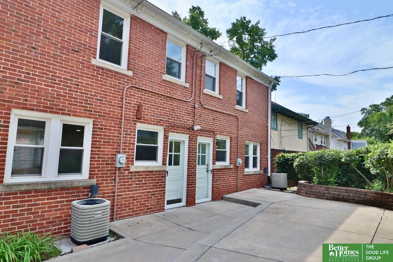 Property Photo: 316 S 50th Avenue NE 68132