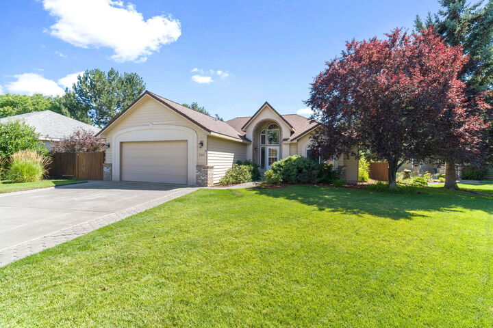 Property Photo:  2387 NE Lakeridge Drive  OR 97701 