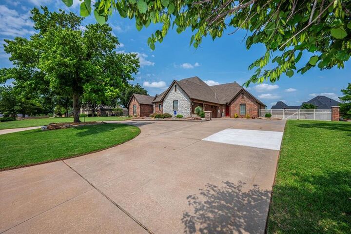Property Photo:  1213 Muirfield Drive  OK 74801 