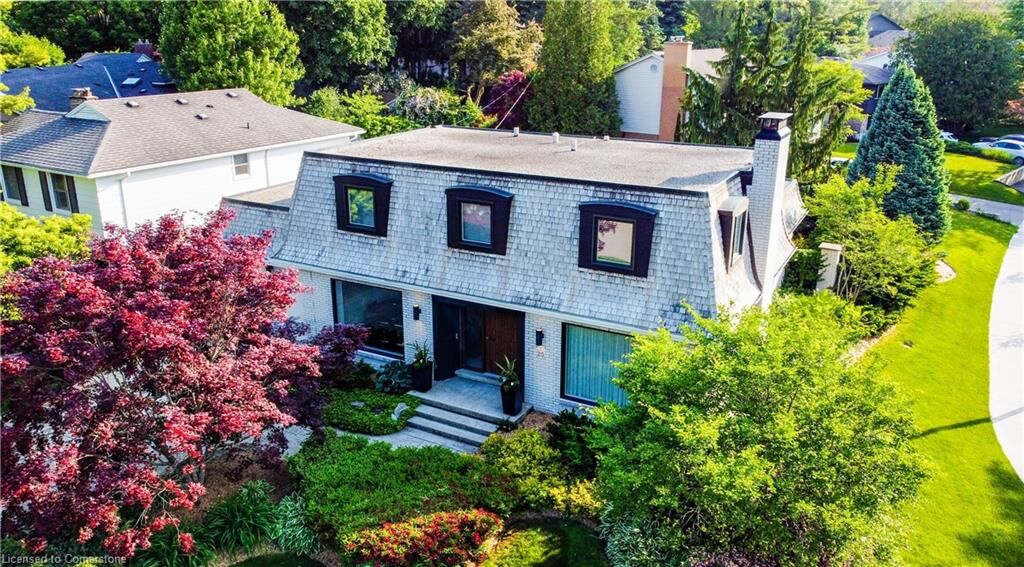 Photo de la propriété: 75 Somerset Crescent ON N2L 1N1