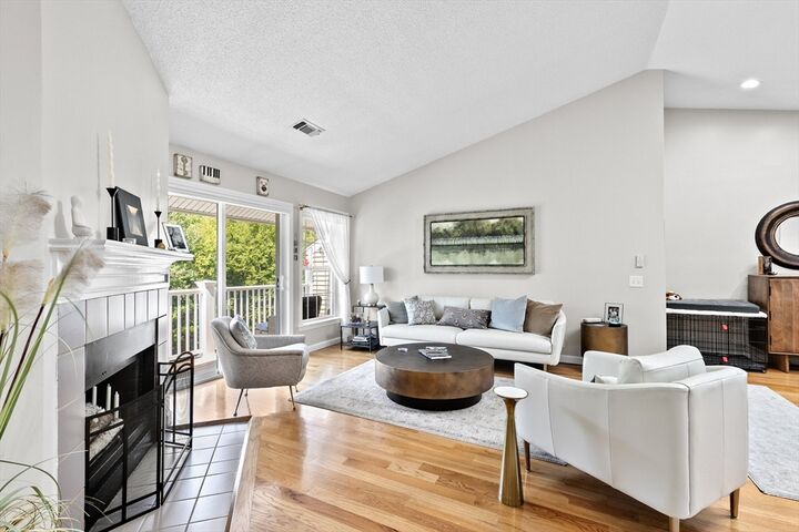 Property Photo:  86 Bradford Commons Ln 86  MA 02184 