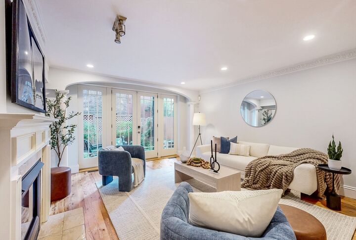 Property Photo:  44 Dartmouth Street #1  MA 02116 