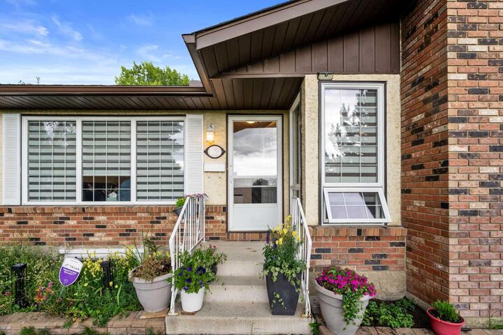 Photo de la propriété: 12 Whiteland Bay NE AB T1Y 3M5