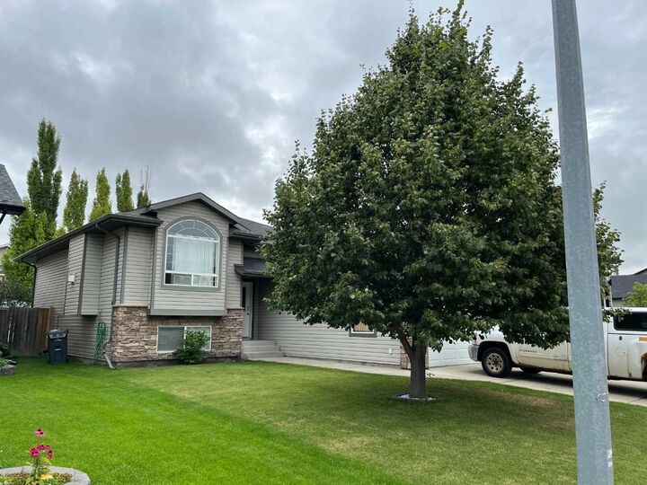 64 Irving Crescent  Red Deer AB T4R 3R9 photo