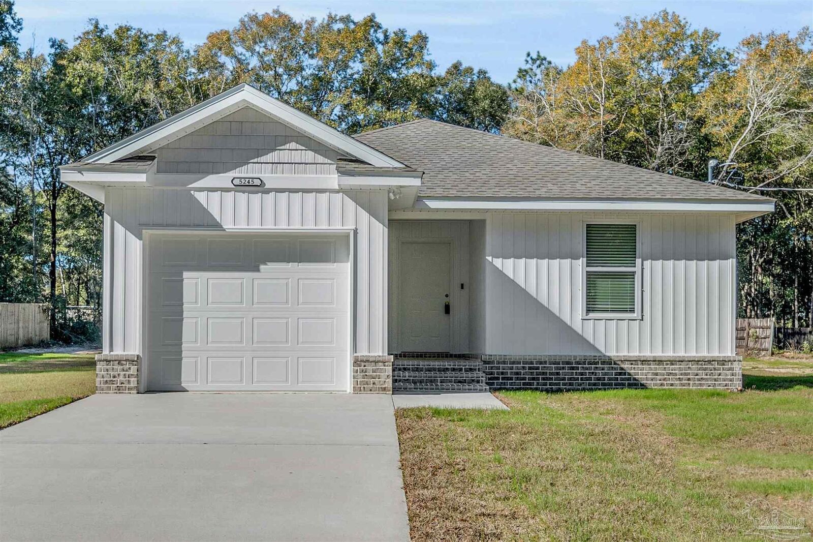 Property Photo:  3033 N 13th Ave  FL 32583 