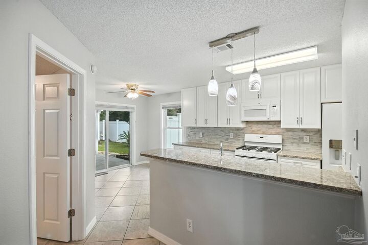 Property Photo:  1123 Simpson St  FL 32526 