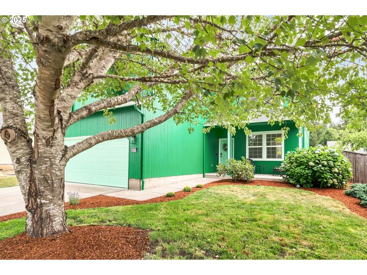 Property Photo:  88055 Llama Ln  OR 97487 