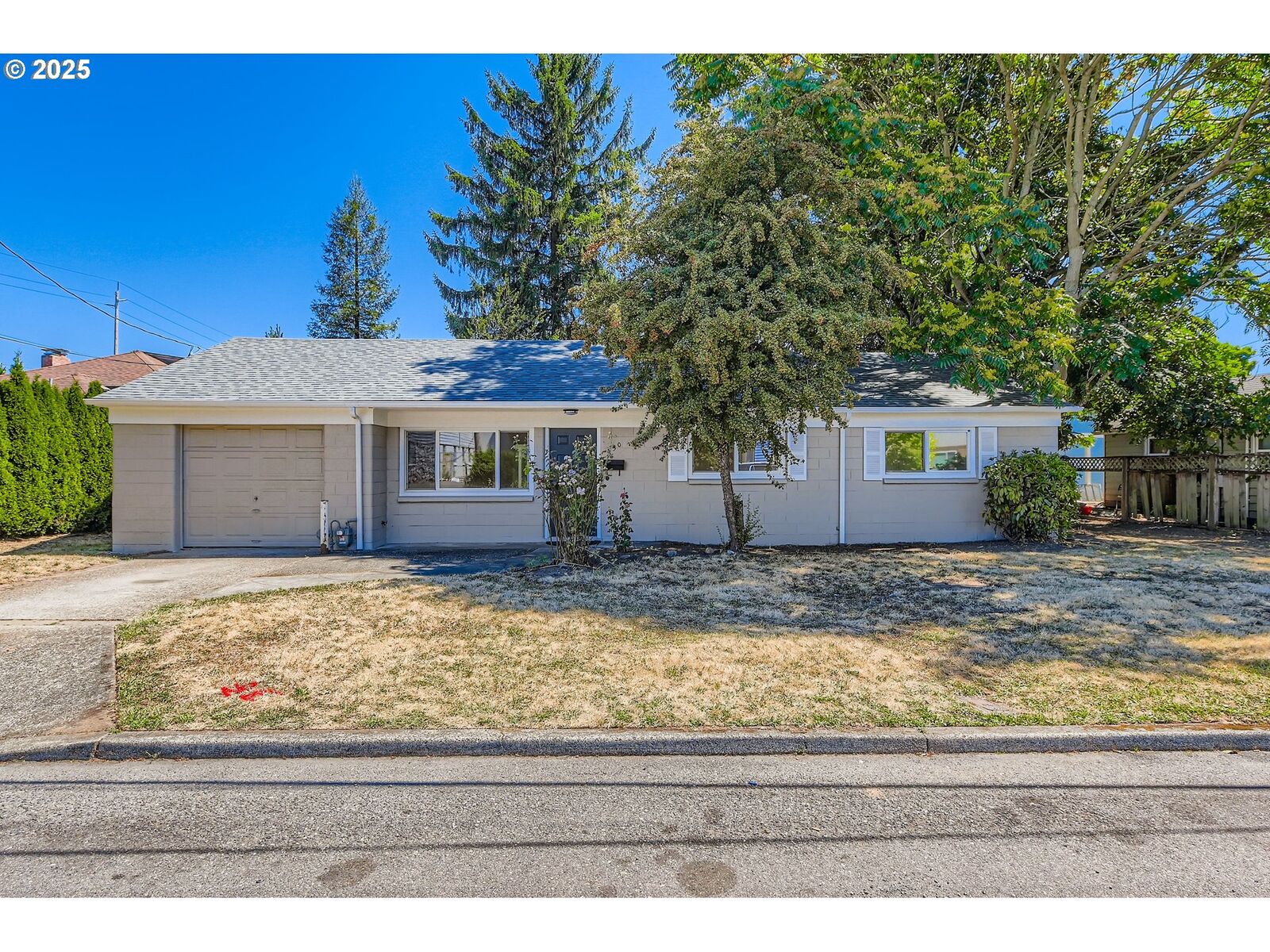 Property Photo:  450 NE 103rd Ave  OR 97220 