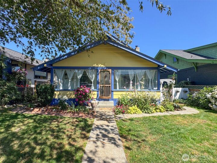 Property Photo:  215 W Fifth Street  WA 98362 