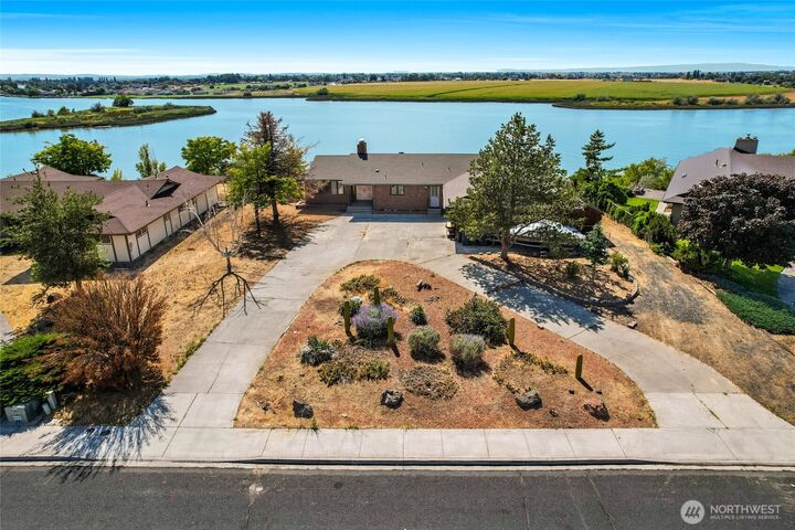 Property Photo: 310 N Crestview Drive WA 98837