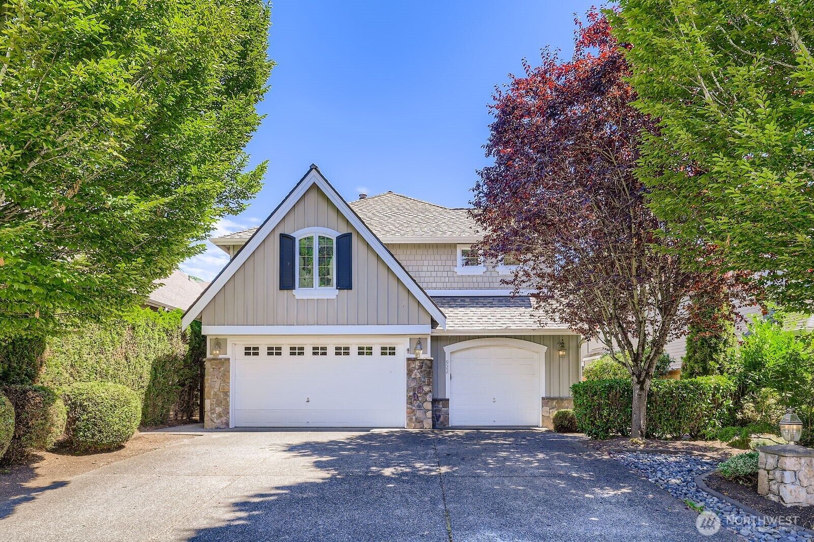 Property Photo:  922  274th Place SE  WA 98075 