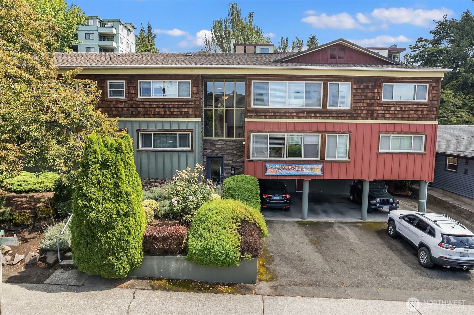 Property Photo: 3636 Evanston Avenue N 12 WA 98103
