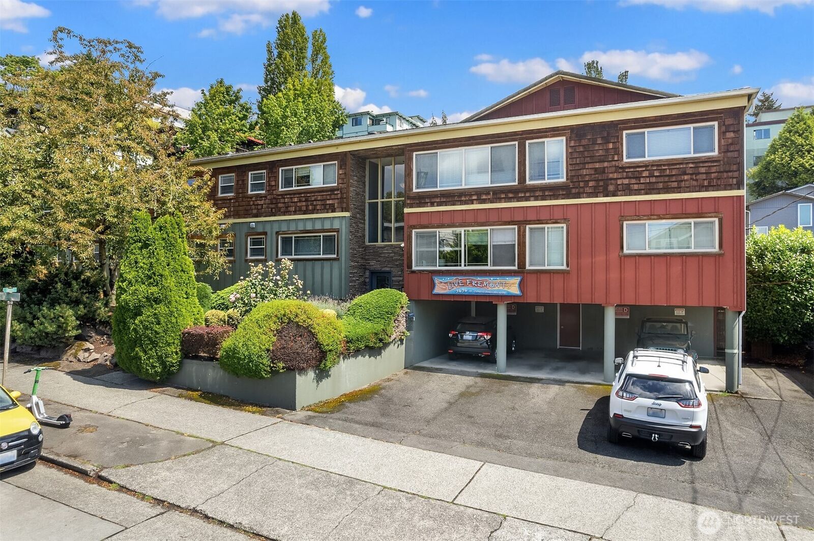 Property Photo:  3636  Evanston Avenue N 12  WA 98103