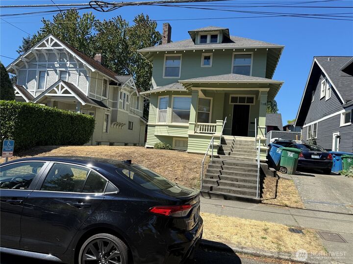 735  33 Avenue  Seattle WA 98122 photo