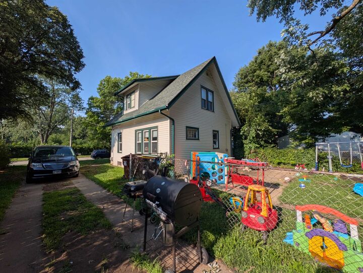 Property Photo: 1811 Yonge IL 61103