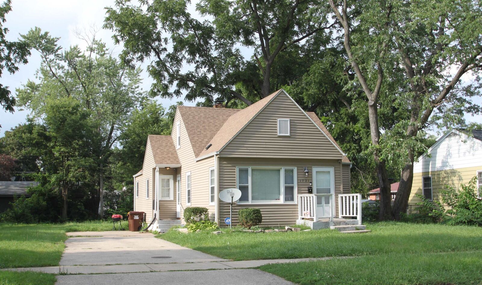 Property Photo:  1721 Barton Boulevard  IL 61103 