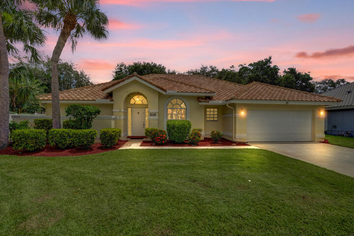 Property Photo:  7608 Monclair Court  FL 33467 