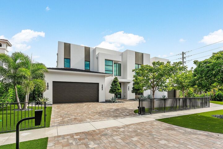 Property Photo: 499 NE 4th Street FL 33432