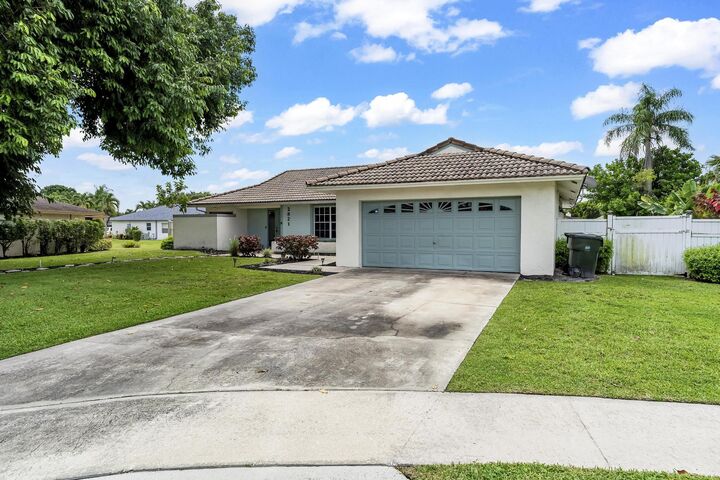Property Photo: 2821 Belmore Court FL 33414