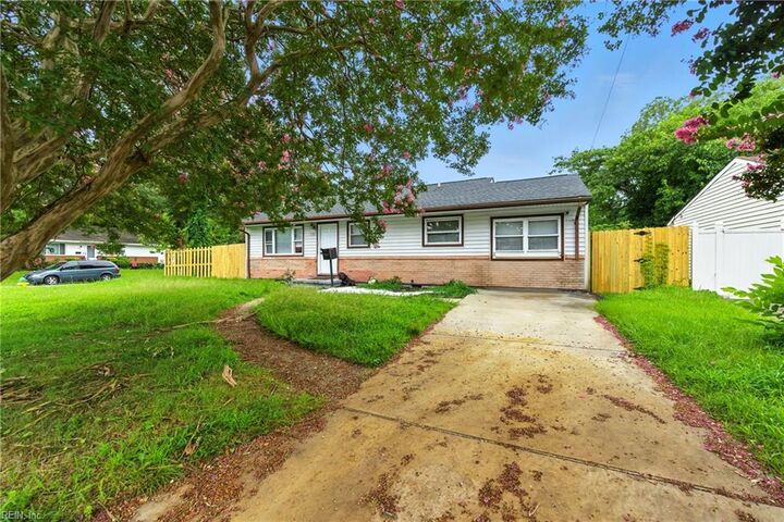 Property Photo: 5373 Roslyn Dr VA 23502