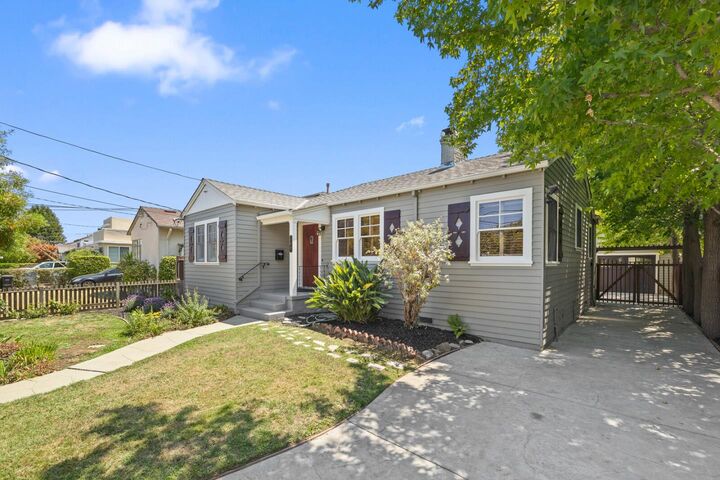 Property Photo:  724 10th Avenue  CA 94402 