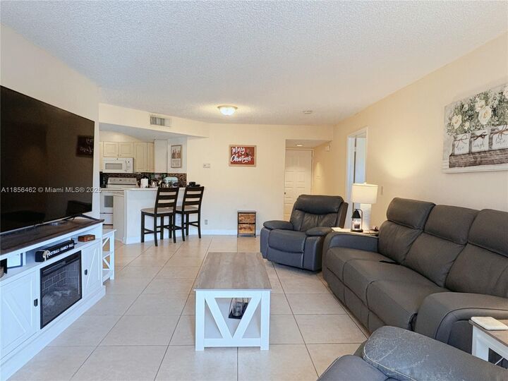 Property Photo: 9055 Wiles Rd 204 FL 33067