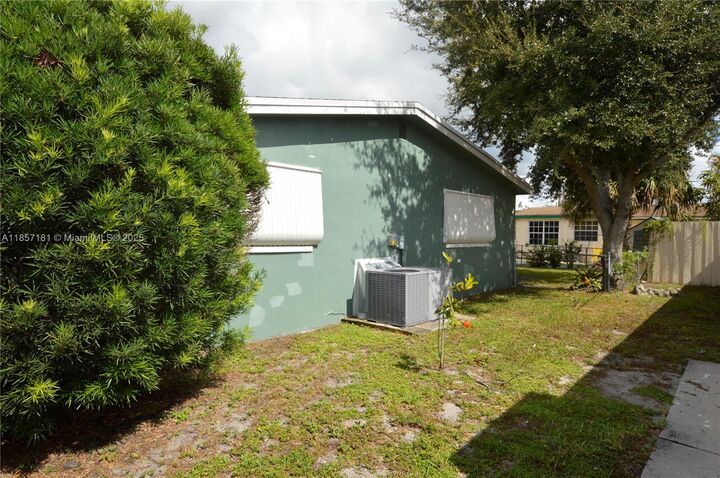 Property Photo:  4673 NW 41st Pl  FL 33319 